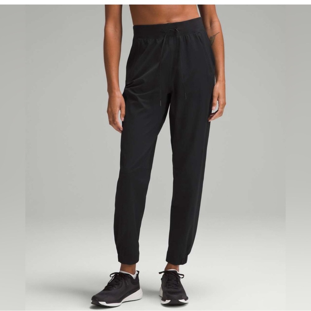 Lululemon license to train joggers black size 6 nwt